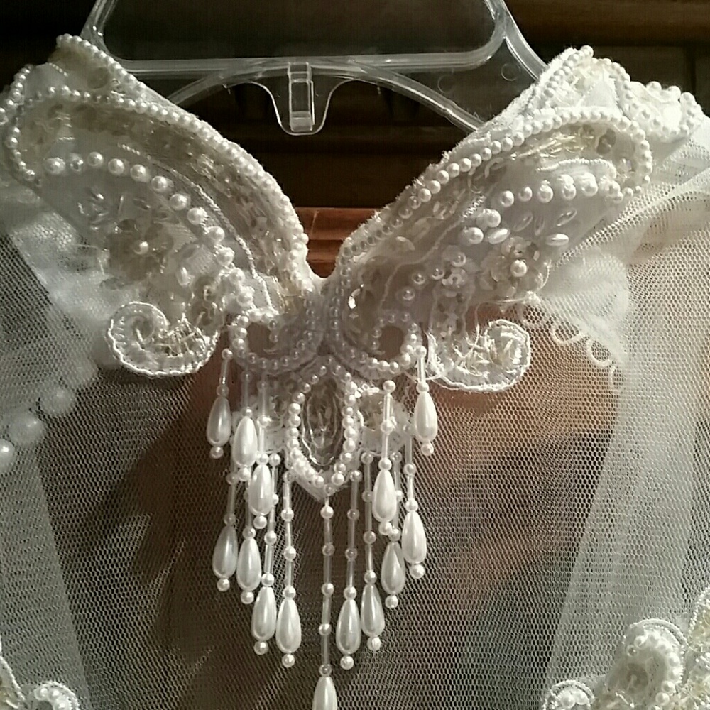 Magnificent gown/wedding dress. Make me an offer !